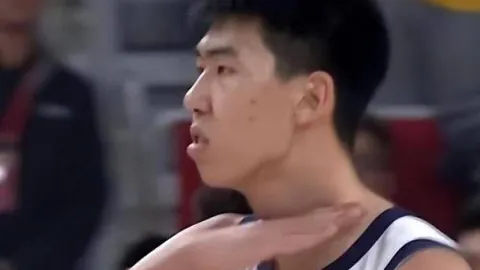 萨姆纳火力全开，20投10中砍下33分13板9助